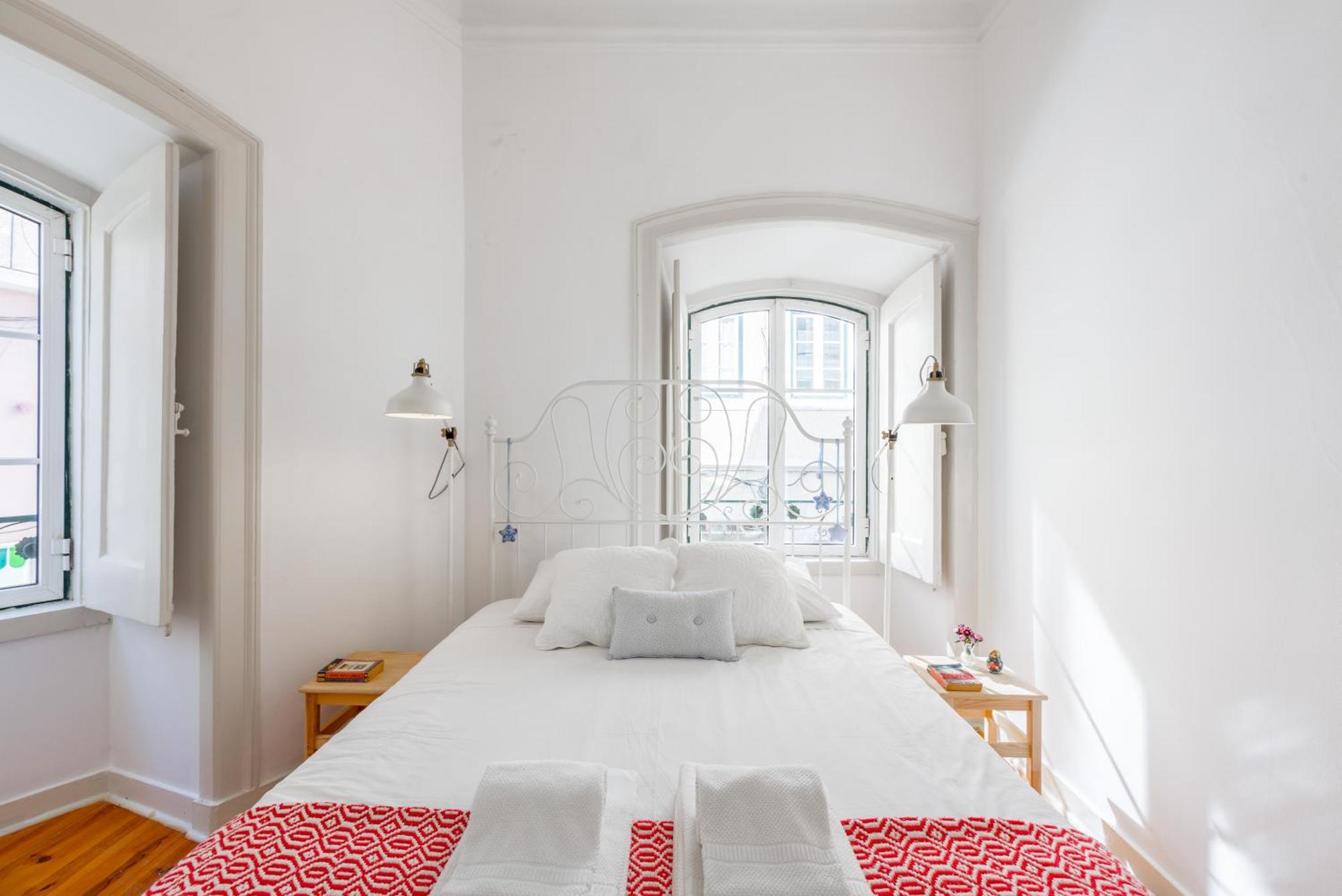 Spacious, Bright And Sunny Apartment, By Timecooler Лиссабон Экстерьер фото