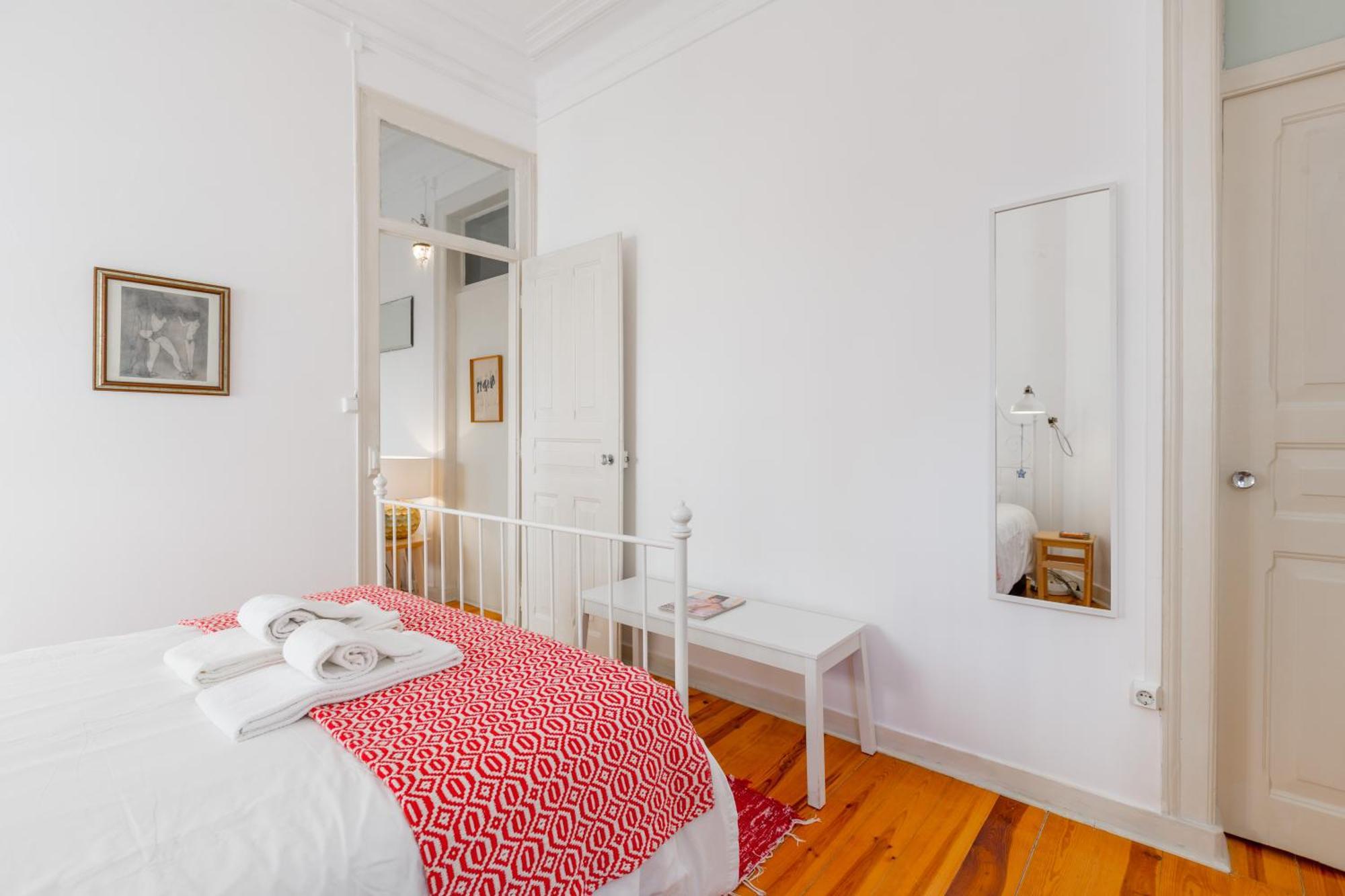 Spacious, Bright And Sunny Apartment, By Timecooler Лиссабон Экстерьер фото