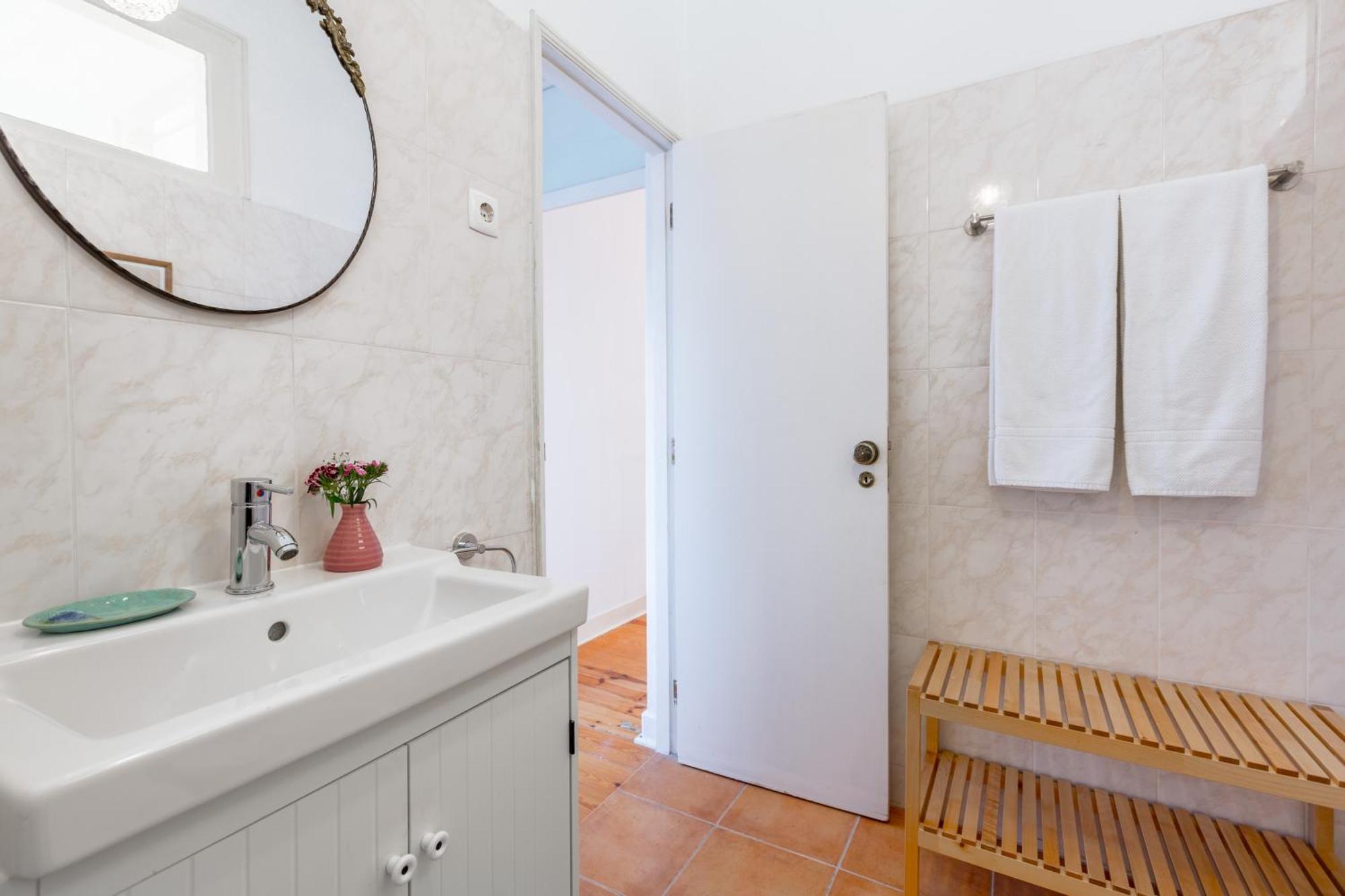 Spacious, Bright And Sunny Apartment, By Timecooler Лиссабон Экстерьер фото