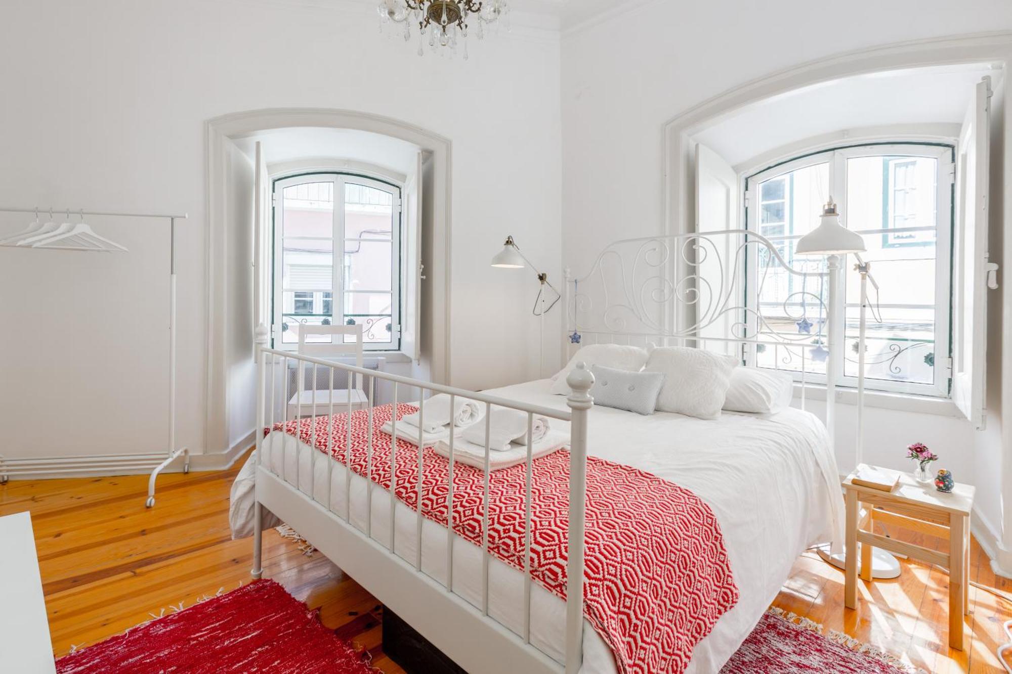 Spacious, Bright And Sunny Apartment, By Timecooler Лиссабон Экстерьер фото