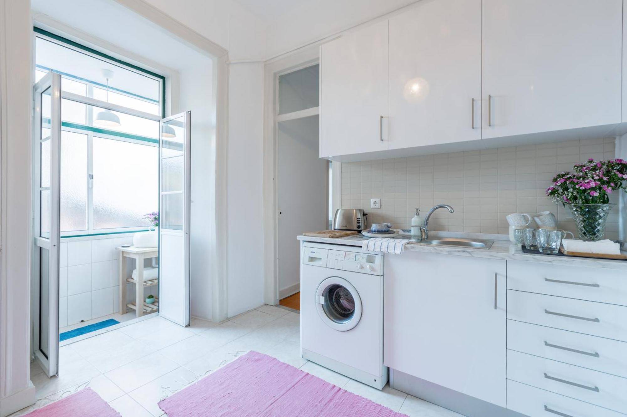 Spacious, Bright And Sunny Apartment, By Timecooler Лиссабон Экстерьер фото