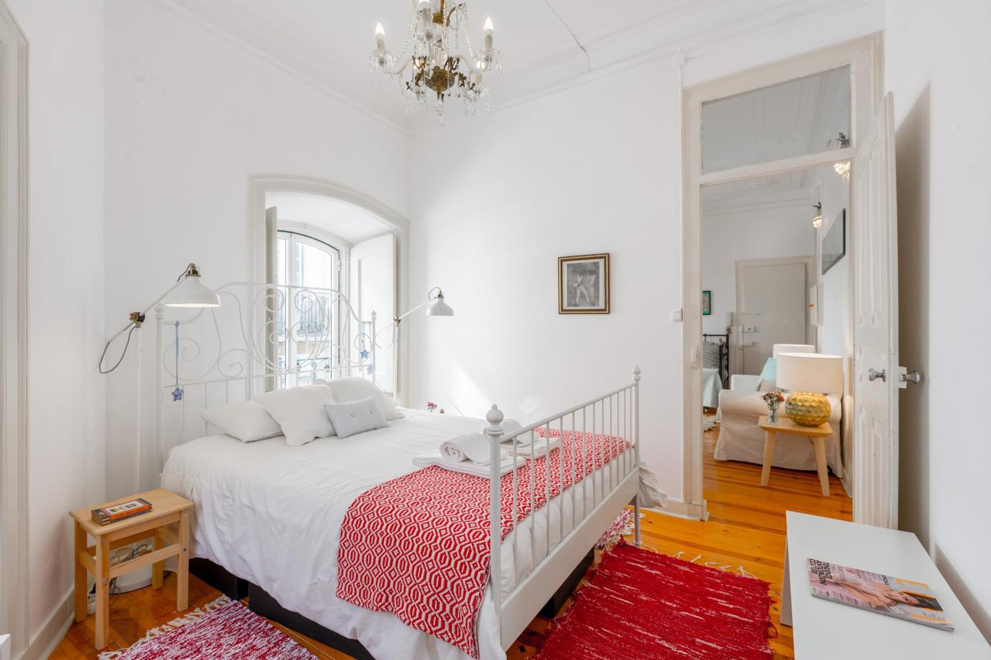 Spacious, Bright And Sunny Apartment, By Timecooler Лиссабон Экстерьер фото