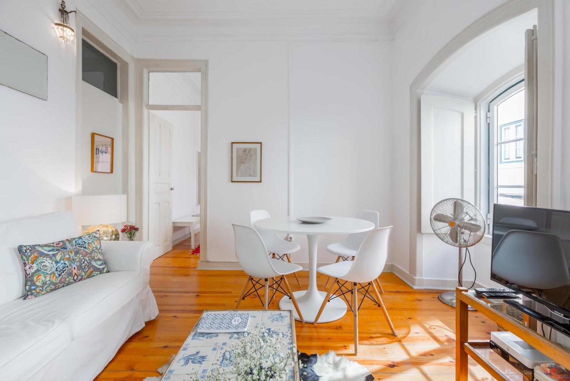 Spacious, Bright And Sunny Apartment, By Timecooler Лиссабон Экстерьер фото
