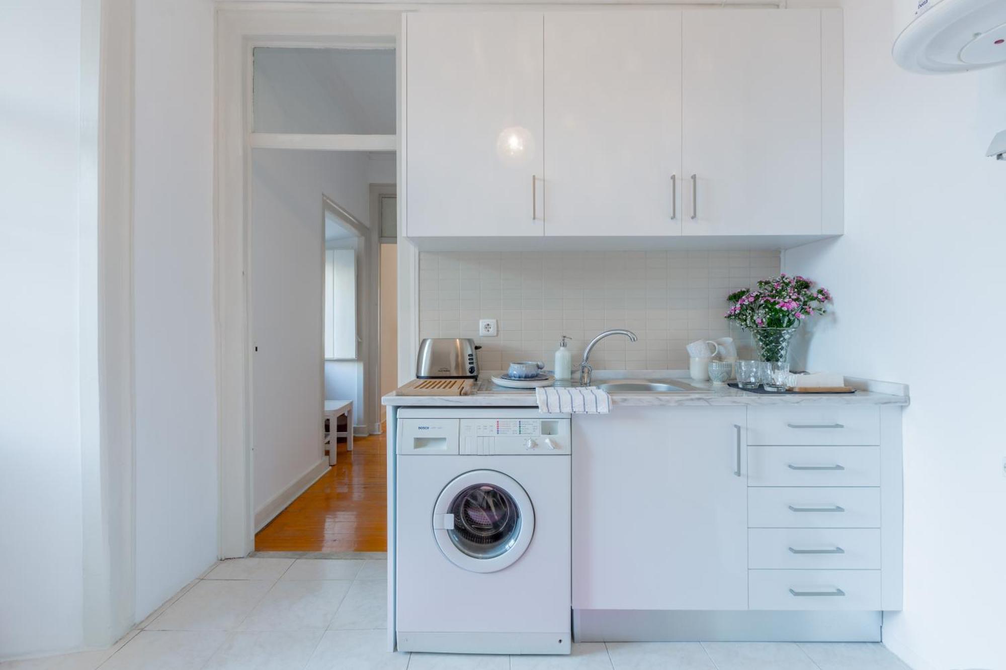Spacious, Bright And Sunny Apartment, By Timecooler Лиссабон Экстерьер фото