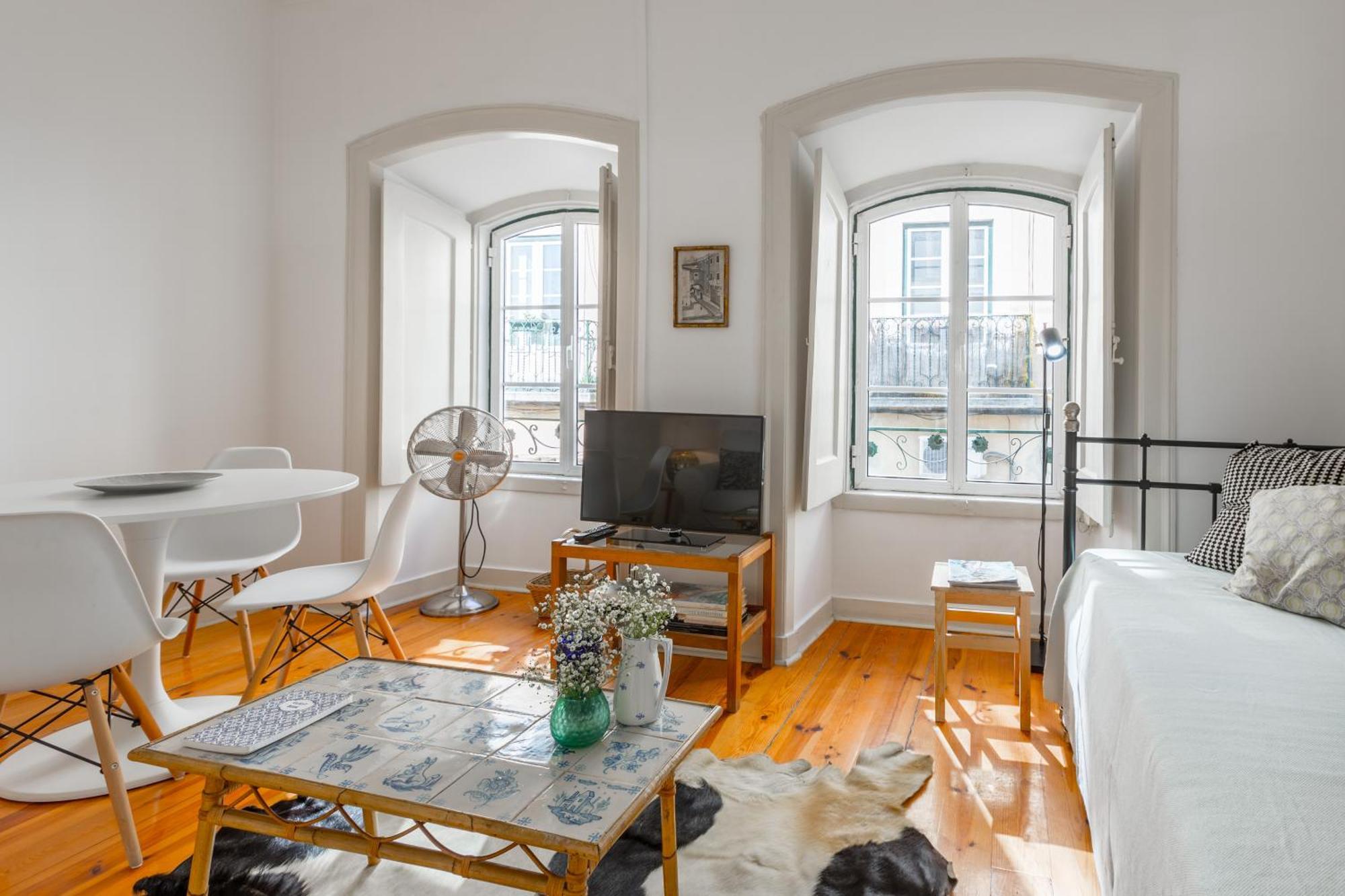 Spacious, Bright And Sunny Apartment, By Timecooler Лиссабон Экстерьер фото